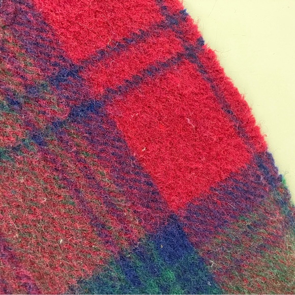 Vintage Begg Of Ayr 100% Wool Scarf Red Green Blue Plaid Fringe Made In Scotland - Picture 10 of 10